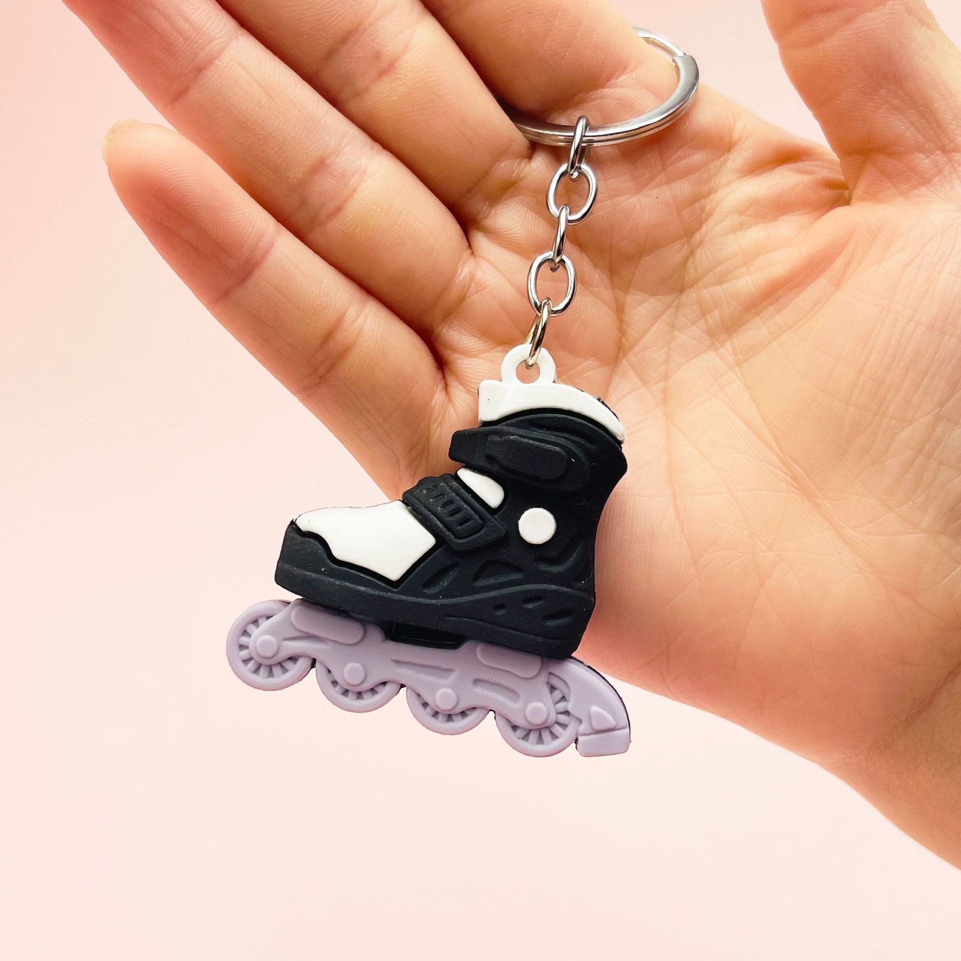 Venta al por mayor de patines de ruedas de PVC llavero creativo de plástico blando